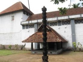 side-entrance-with-the-nadapanthal.jpg